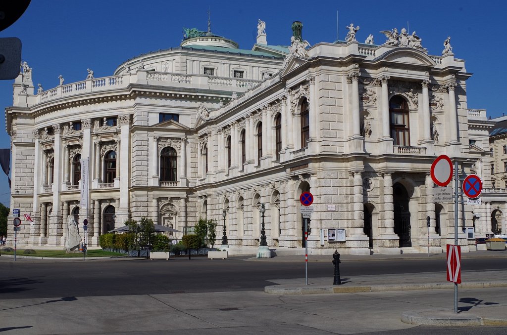 2017_0831_155037.JPG - Burgtheater