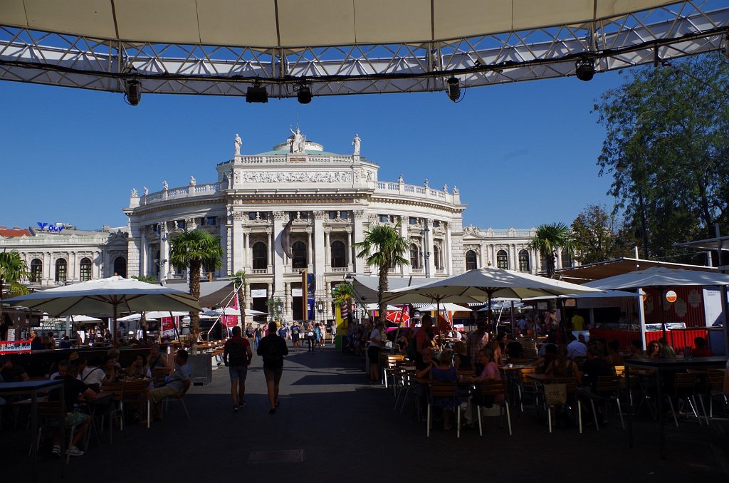 2017_0831_155911.JPG - Burgtheater