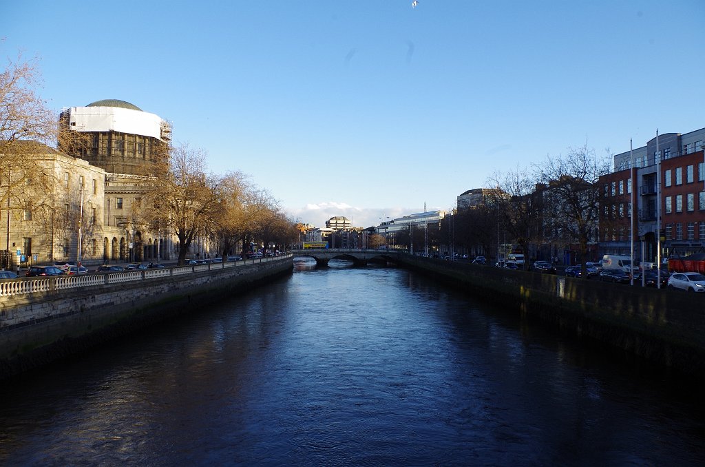 2017_1129_153120.JPG - Dublin Liffey river