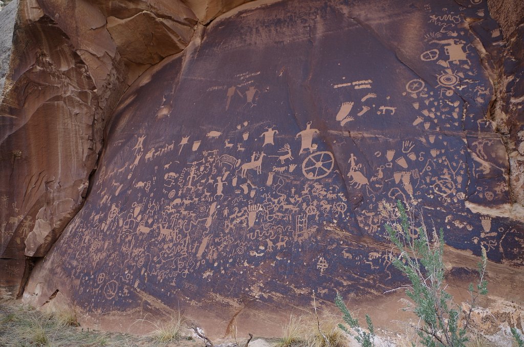 2018_0325_112601.JPG - Canyonlands The Needles - Newspaper Rock