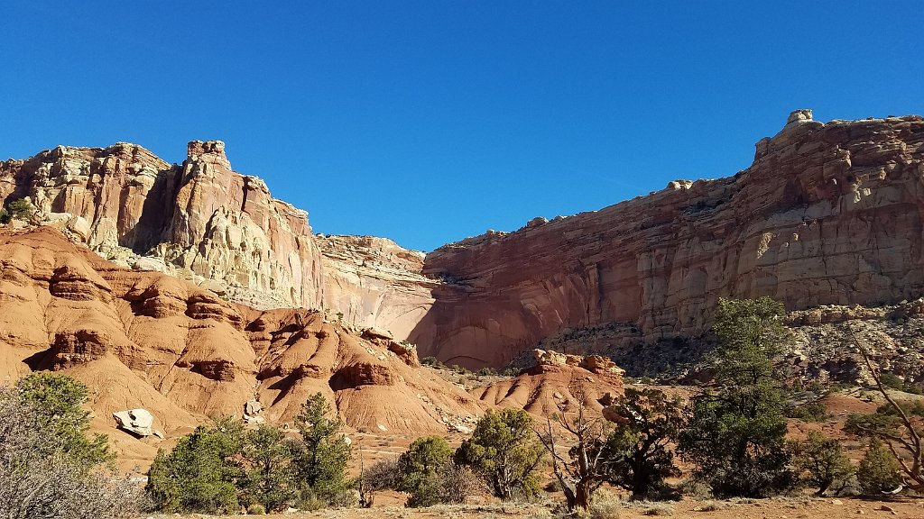 2018_1114_102542.jpg - Capitol Reef Scenic Drive